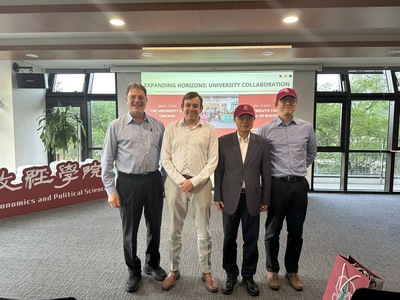 本中心與台北政經學院接待史丹佛大學參訪團並進行交流圖片